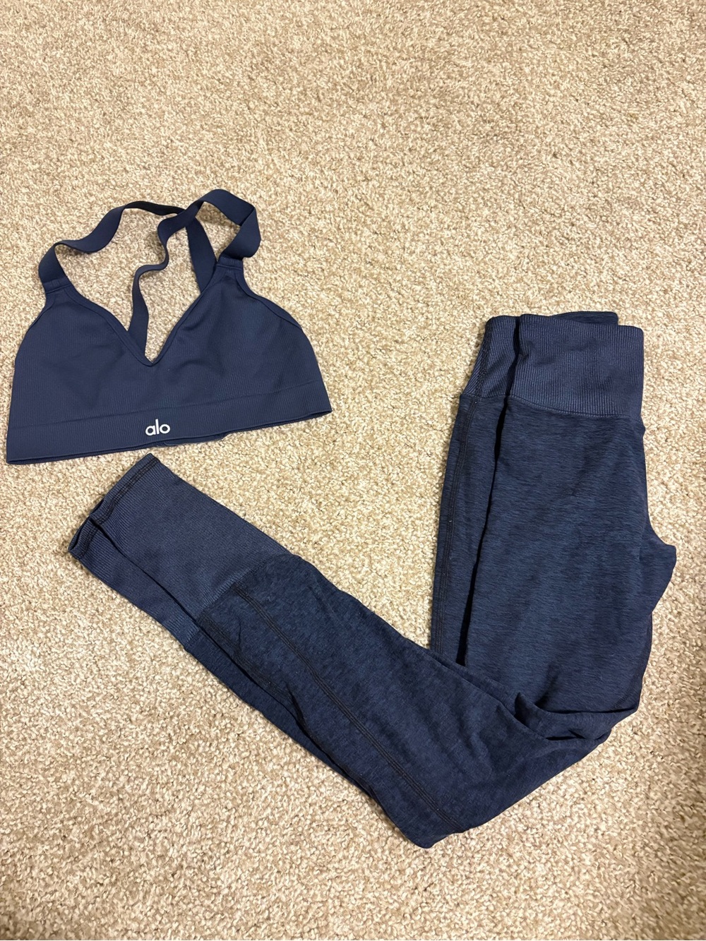 Alo yoga navy set